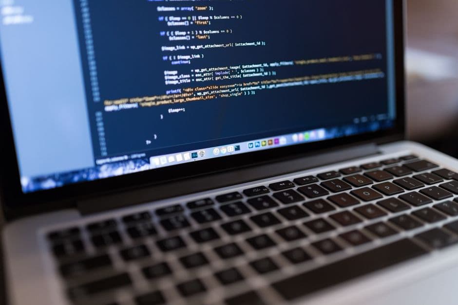 WordPress Page Builders vs. Custom Themes: Which Should You Choose?